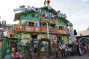 Lach + Freu Haus auf dem Straubinger Gäubodenfest.... (©Foto: Martin Schmitz)